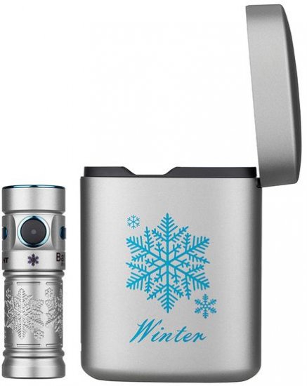 פנס Olight Baton 3 Premium עם מטען אלחוטי נייד מהדורת חורף