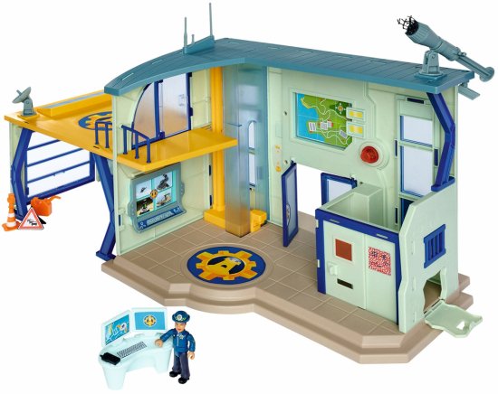 סמי הכבאי - תחנת משטרה עם דמות מבית Simba