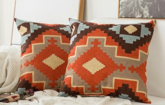 כרית נוי דגם רטרו 45x45 ס''מ מבית פסים - צבע חמרה