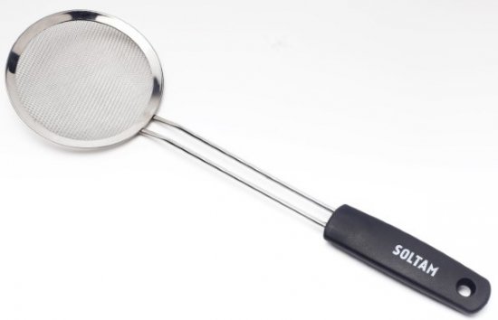 מסננת נירוסטה  36 ס''מ Soltam - ידית שחורה