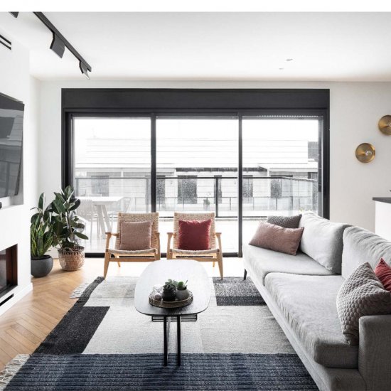 שטיח קילים סקנדינבי 21 שחור/ורוד/אפור עם פרנזים 240*340 ס"מ - XXL