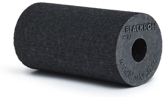 רולר עיסוי קטן במיוחד דגם Micro מבית BLACKROLL – צבע שחור