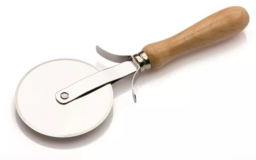 גלגלת פיצה גדולה ידית עץ 12 ס''מ מבית Zaseves