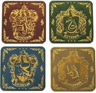 מארז 4 תחתיות Harry Potter Hogwarts Crest מבית Paladone