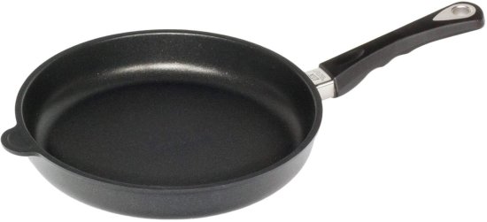 מחבת יציקת אלומניום 26 ס"מ תואמת אינדוקציה מבית AMT